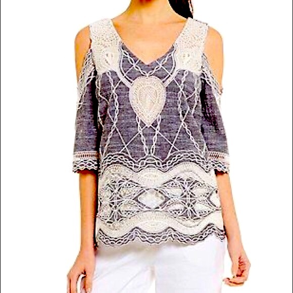 ANTONIO MELANI Tops - 🌻 [5/$13] Antonio Melani “Georgia” Embroidered Blouse